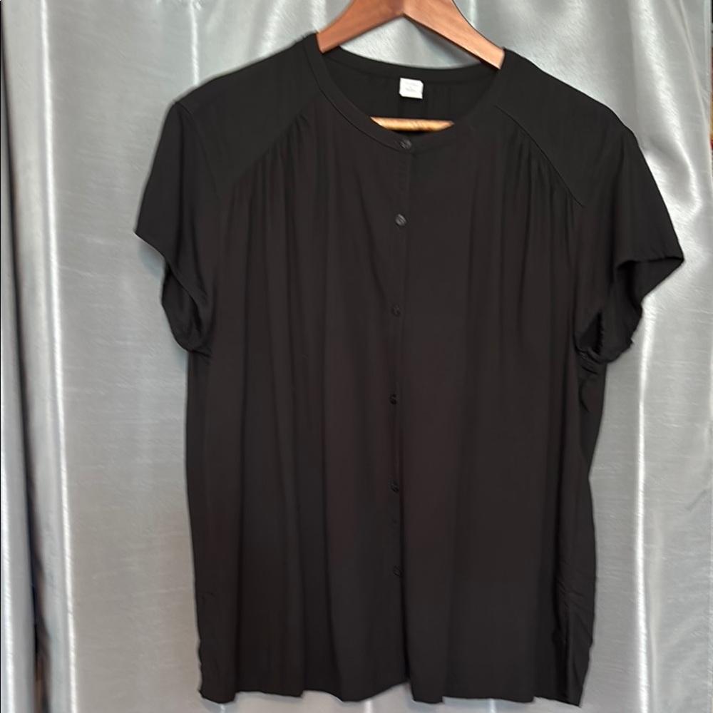 Classic Black Short-Sleeve Button-Front Women's Short Sleeved Top